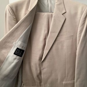 Summer traditional tan suit. 44R. Worn once. As new.